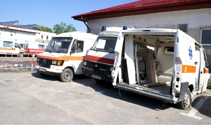 Majoritatea ambulanţelor care-i transportă pe bolnavii din Gorj trebuie casate