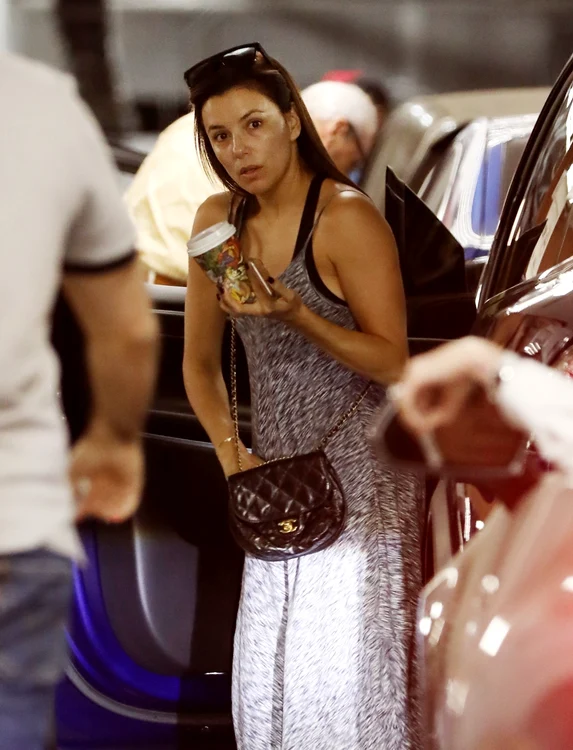 Eva Longoria a ieșit din casă fără pic de machiaj 