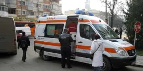 Bătrâna accidentată a fost preluată de un echipaj al Ambulanţei.