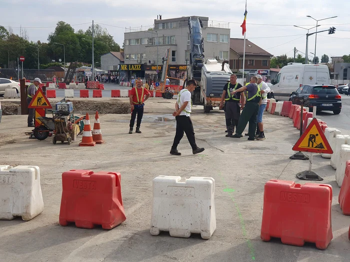 Lucrările la pasaj au început în acest an în martie şi se vor termina la sfârşitul anului viitor