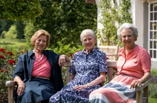 Regina Anne Marie, Regina Margrethe și Prințesa Benedikte la Castelul Graasten FOTO Casa Regală daneză (5) jpg