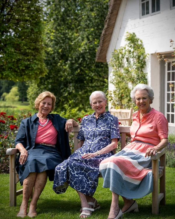Regina Anne Marie, Regina Margrethe și Prințesa Benedikte la Castelul Graasten   FOTO Casa Regală daneză (5) jpg