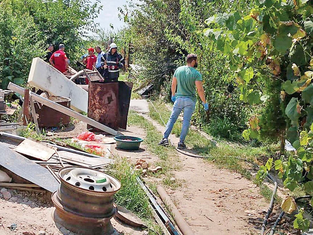 Anchetatorii scotocesc proprietatea lui Dincă