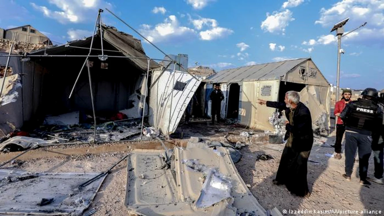 Tabără pentru refugiaţi bombardată la Idlib. Mulţi de acolo văd în Turcia un protector