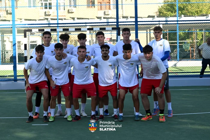 Câștigătorii competiției de fotbal - LPS  FOTO: Primăria Municipiului Slatina