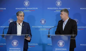 Prim-ministrul Marcel Ciolacu și Marcel Boloș, ministrul de Finanțe, susțin declarații de presă la sediul ministerului din București. FOTO Inquam Photos / George Călin
