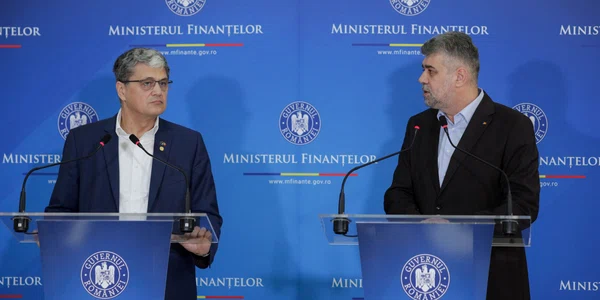 Prim-ministrul Marcel Ciolacu și Marcel Boloș, ministrul de Finanțe, susțin declarații de presă la sediul ministerului din București. FOTO Inquam Photos / George Călin