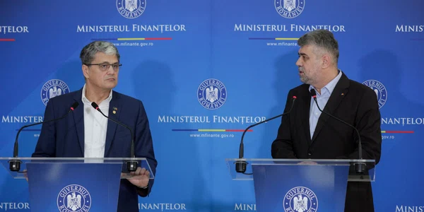 Prim-ministrul Marcel Ciolacu și Marcel Boloș, ministrul de Finanțe, susțin declarații de presă la sediul ministerului din București. FOTO Inquam Photos / George Călin