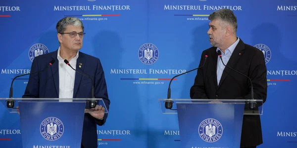 Prim-ministrul Marcel Ciolacu și Marcel Boloș, ministrul de Finanțe, susțin declarații de presă la sediul ministerului din București. FOTO Inquam Photos / George Călin