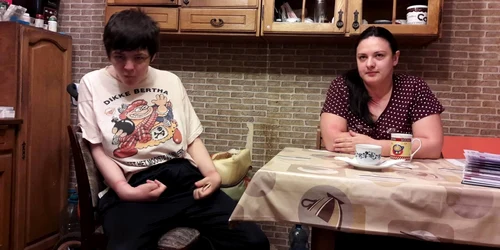 Claudia suferă de sindrom Rett