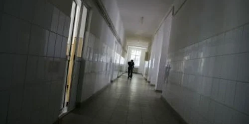 Zeci de bolnavi şi-au pierdut viaţa în Spitalul din Poiana Mare