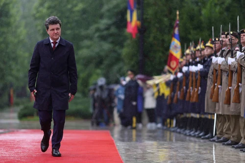 Președintele României Nicușor Dan sosește la Palatul Cotroceni după ce a depus jurământul în Parlamentul României, în București. FOTO Inquam Photos / Octav Ganea