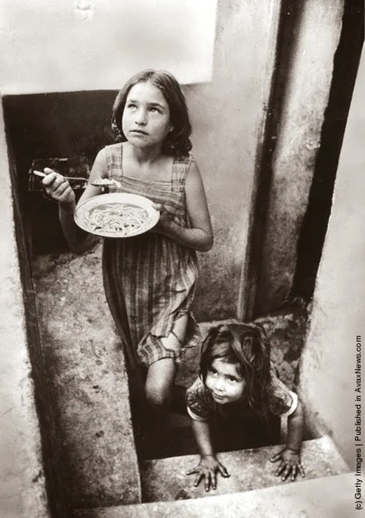 Copii refugiaţi la Piraeus,  1 noiembrie 1947 (Haywood Magee/Picture Post/Getty Images)