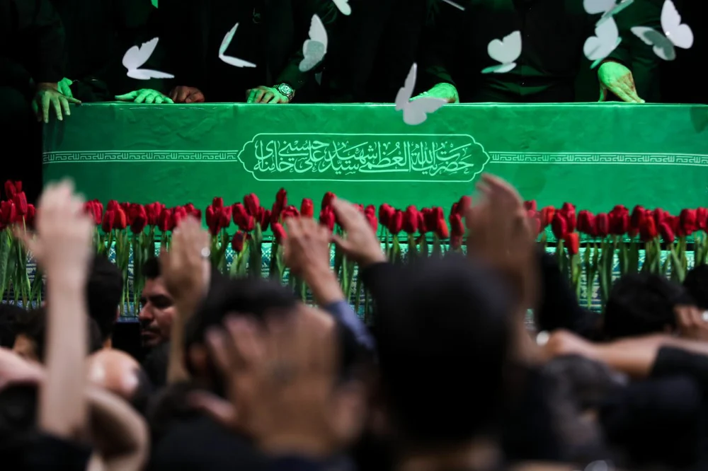 Iranul a început funeraliile istorice ale fostului lider suprem Ali Khamenei: șase zile de ceremonii, doliu național și 20 de milioane de participanți