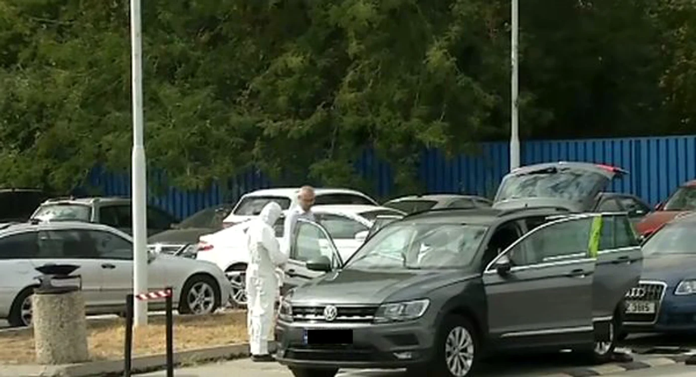Maşina olandezului, lăsată la aeroport, este verificată de criminalişti 