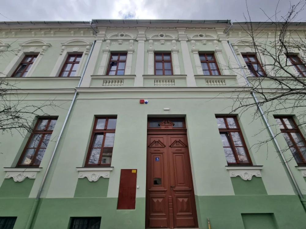 Clădirea pusă la dispoziție gimnaziului din Oradea FOTO Adevărul