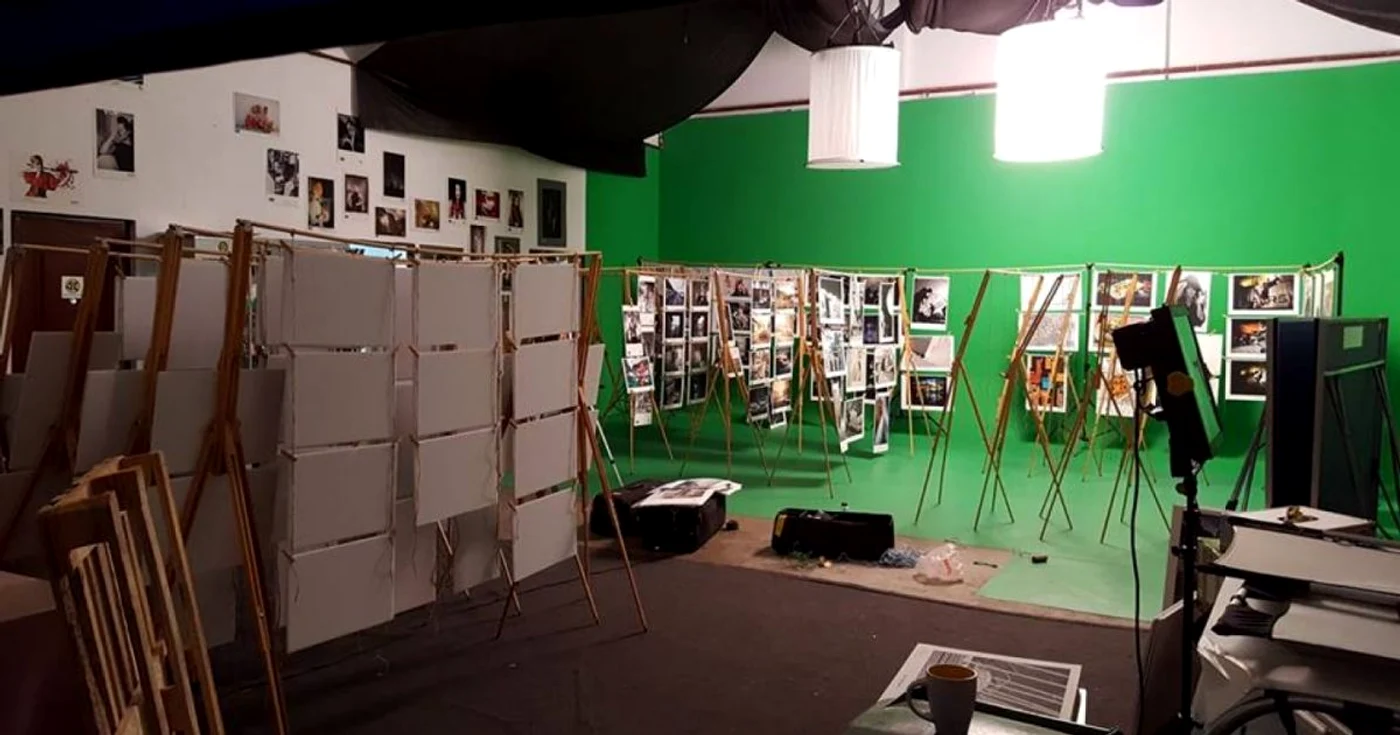 Peste 300 de fotografii sunt scoase astăzi la vânzare în cadrul unei ample expoziţii   FOTO: Chroma Studio