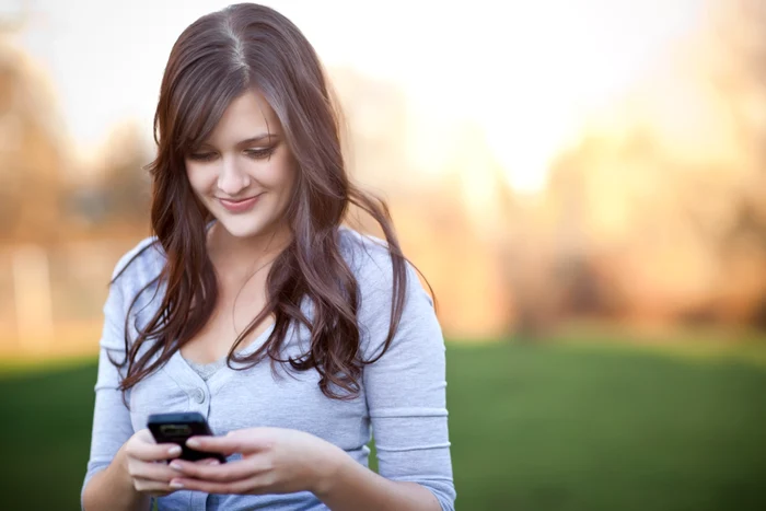 Apari'ia telefoanelor mobile şi a reţelelor sociale a dus la apariţia prescurtărilor