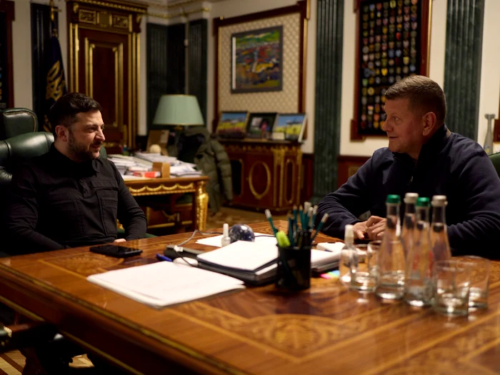 Vizită surpriză la Kiev. Valerii Zalujnîi, fostul șef al armatei ucrainene, s-a întâlnit cu Zelenski