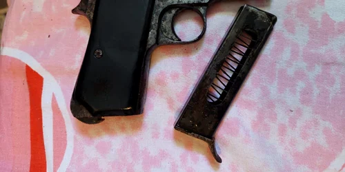 pistol jpg