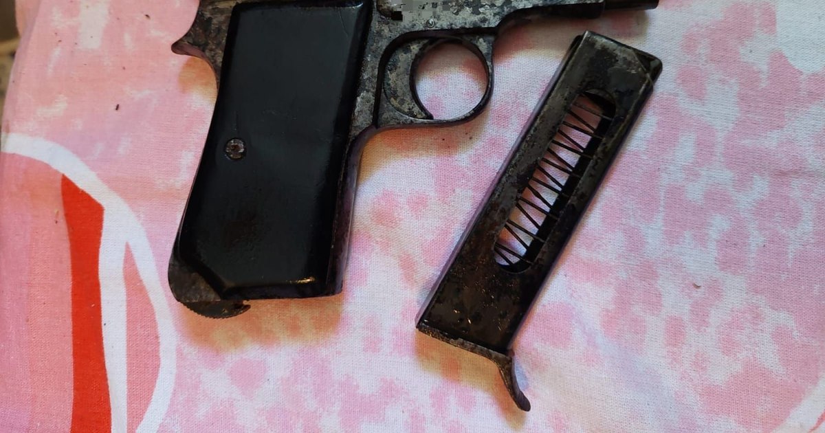 Bucureștean condamnat pentru tentativă de omor, prins cu pistol și muniție în casă