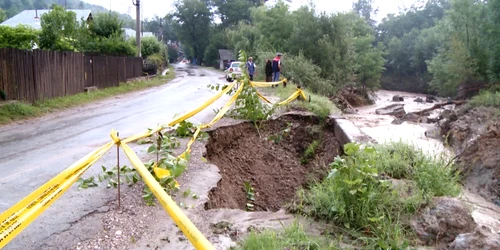 Inundaţii in Vişineşti şi Iedera