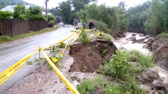 Autorităţile din cele două localităţi au cerut sprijinul Prefecturii care, astăzi, va trimite  o comise pentru evaluarea pagubelor