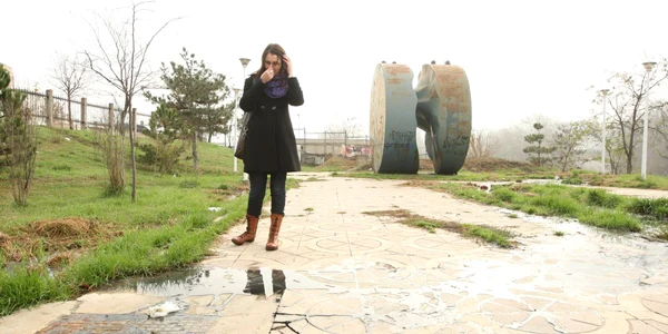Spaţiul verde este îmbâcsit cu dejecţii provenite din canalizări Foto: Bogdan Dimofte