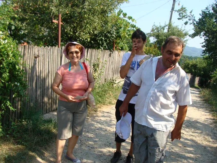 Trecătorii care merg pe Strada Buda spre ştrandul din Ocne, nu au de unde se răcori cu o cană de apă