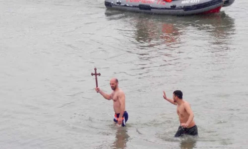 Culturistul Iulian  Boscornea, bucuros  că a recuperat crucea jpeg