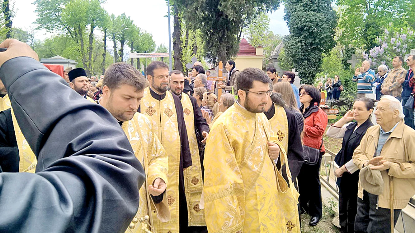 Preoţii au ţinut un  discurs emoţionant la  slujba de înmormântare