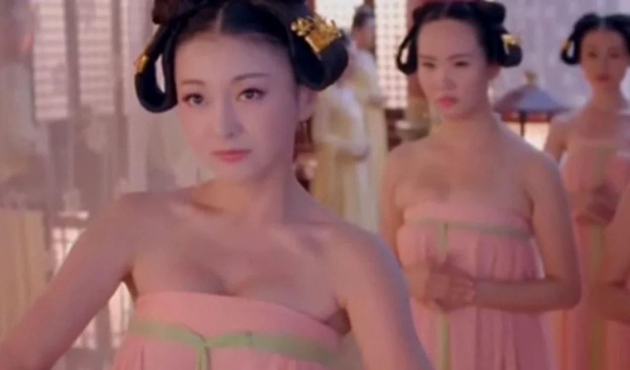 
    În China, tăierile de cadre se aplică şi în cazul scenelor de nuditateFoto: Captură YouTube  