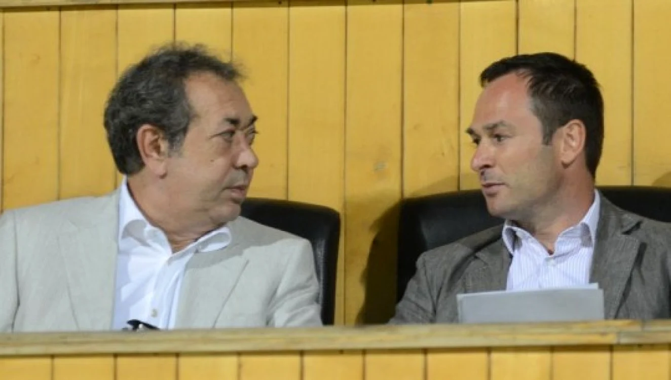 Nicolae Badea (stânga) l-a făcut praf pe Ionuţ Negoiţă