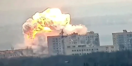 Explozie provocată de o bombă cu planare FAB-1500 FOTO via X/Nexta