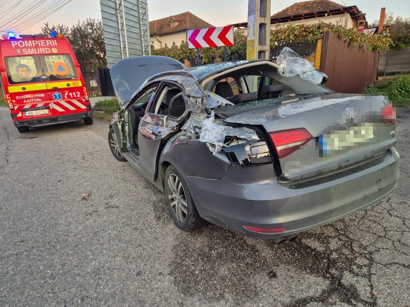 Trafic este deviat pe A1 după ce un container cu deșeuri din plastic a căzut de pe o mașină