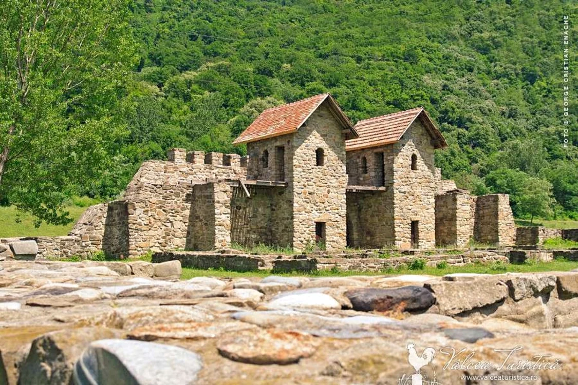 Castrul Arutela din Călimăneşti - Căciulata în judeţul Vâlcea Foto valceaturistica ro