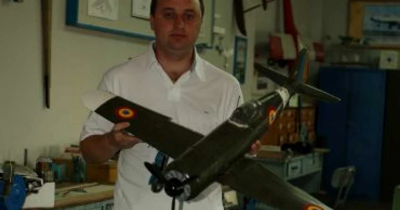 Braşov: Vasile Prisecariu, veşnicul pasionat de aeromodelism (GALERIE FOTO)