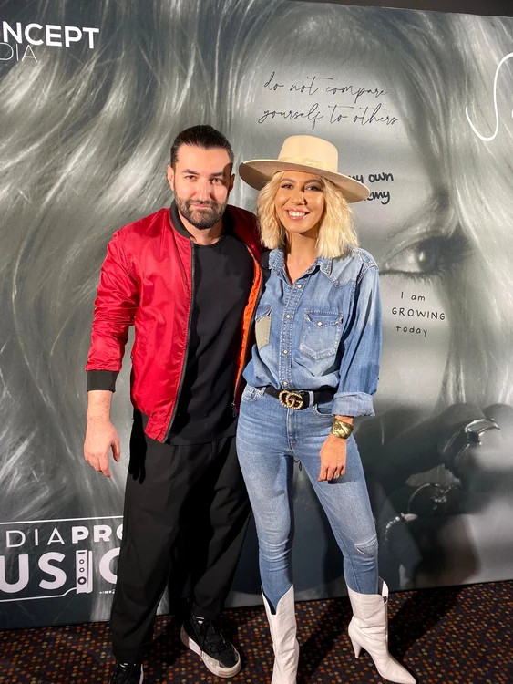 Smiley a susținut-o pe Sore la lansare