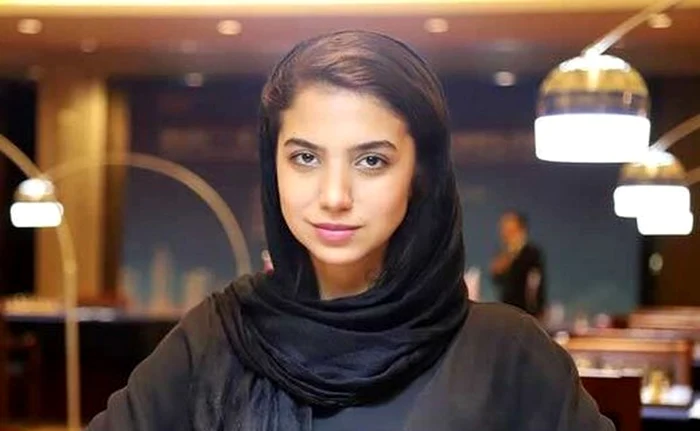 Sara Khadem-Alsharieh, o vedetă în lumea șahului. FOTO: Facebook