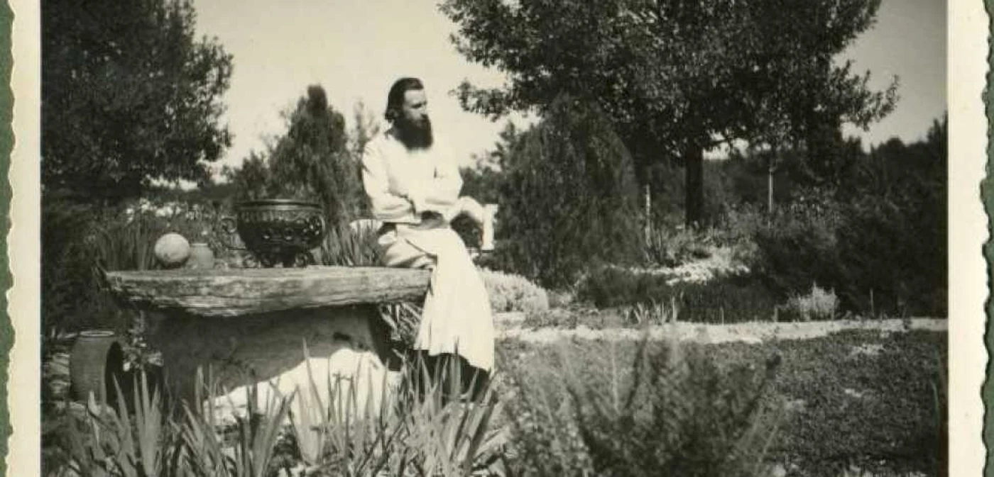Cine a fost Arsenie Boca. Parintele într-o fotografie de la începutul călugăriei.