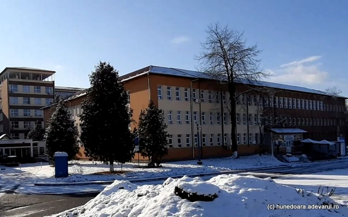 Spitalul şi policlinica unităţii medicale din Hunedoara. FOTO: Daniel Guţă. ADEVĂRUL.