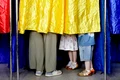 Alegeri prezidentiale 4 mai - cabina de vot FOTO EPA-EFE