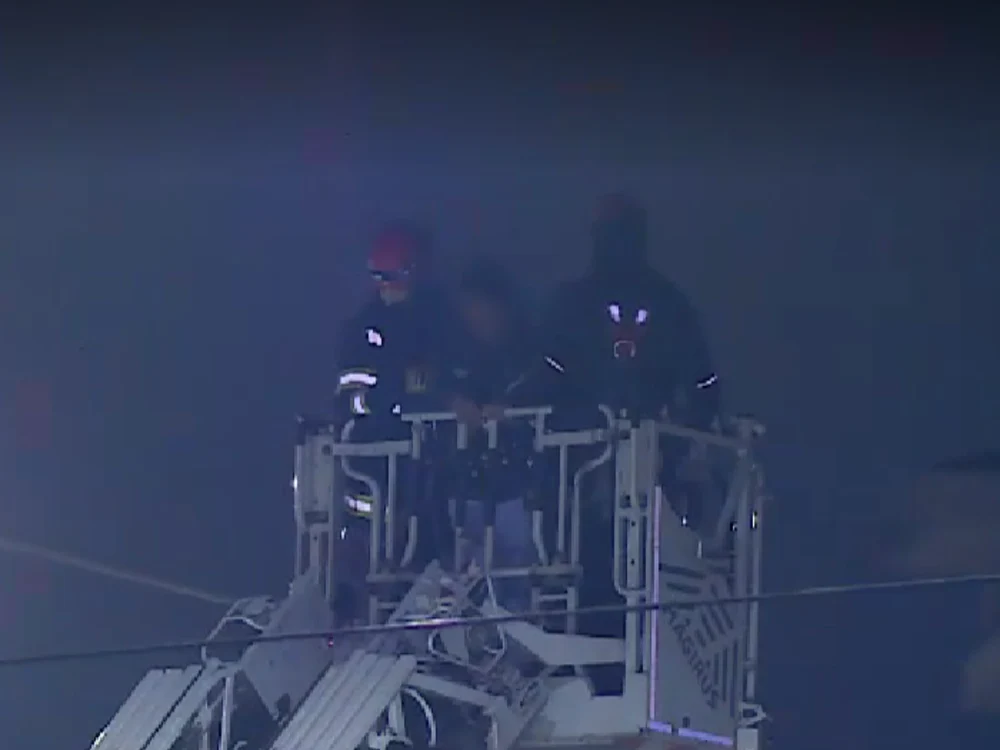 Bărbatul responsabil de incident, preluat de pompieri/FOTO: Captură video/ProTV