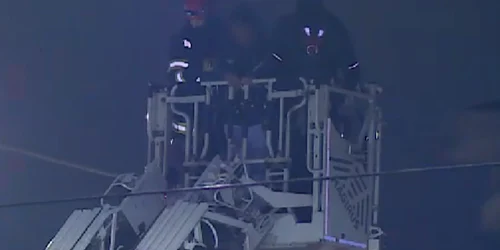 individ coborat de pompieri de pe gara de nord foto captura video protv png