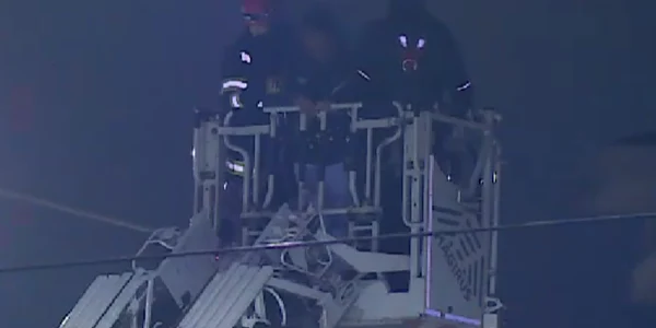 individ coborat de pompieri de pe gara de nord foto captura video protv png