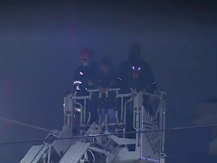 Bărbatul responsabil de incident, preluat de pompieri/FOTO: Captură video/ProTV