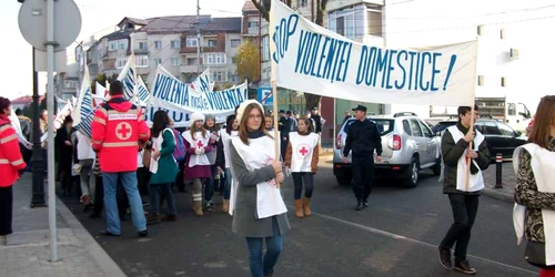 Marş anti-violenţă