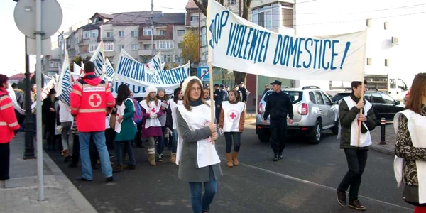 Marş anti-violenţă