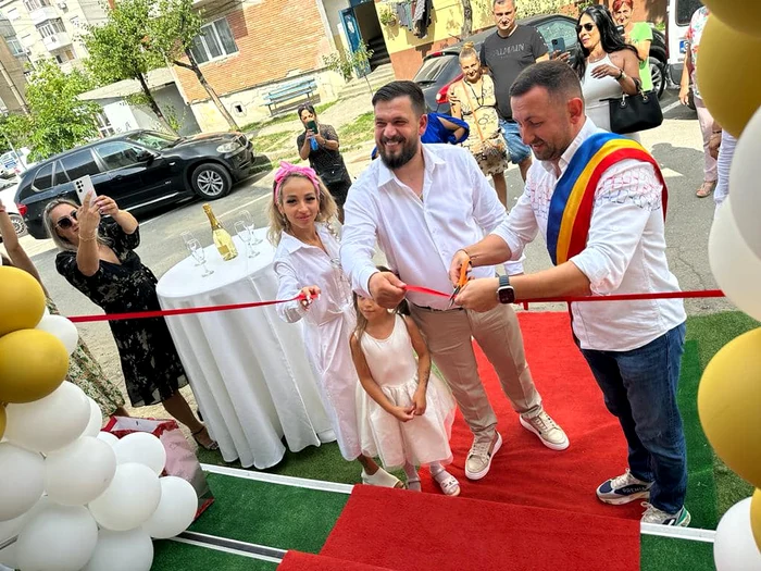 Tânărul antreprenor deschidea în urmă cu niciun an o fabrică în Rovinari Foto: Facebook/RobertFilip