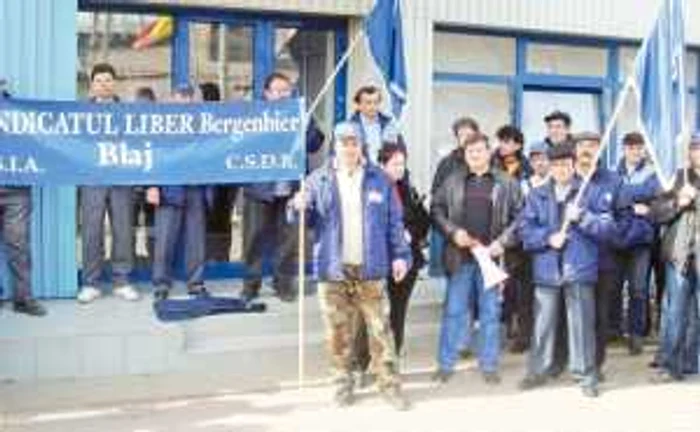 Angajaţi ai fabricii Bergenbier din Blaj. Foto: Dorin Ţimonea